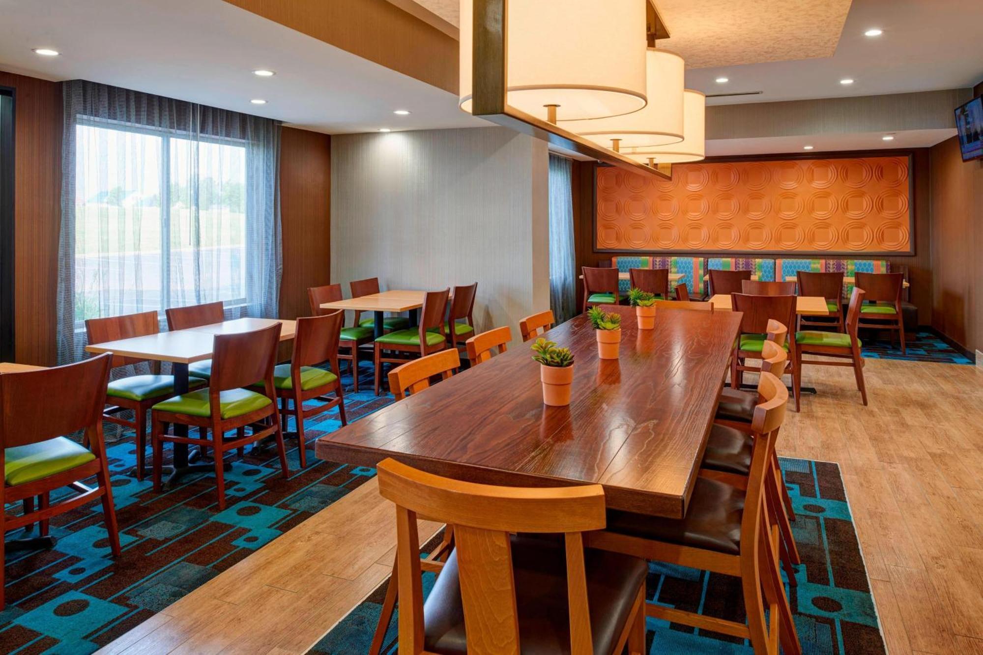 Fairfield Inn By Marriott Richmond New Paris Extérieur photo