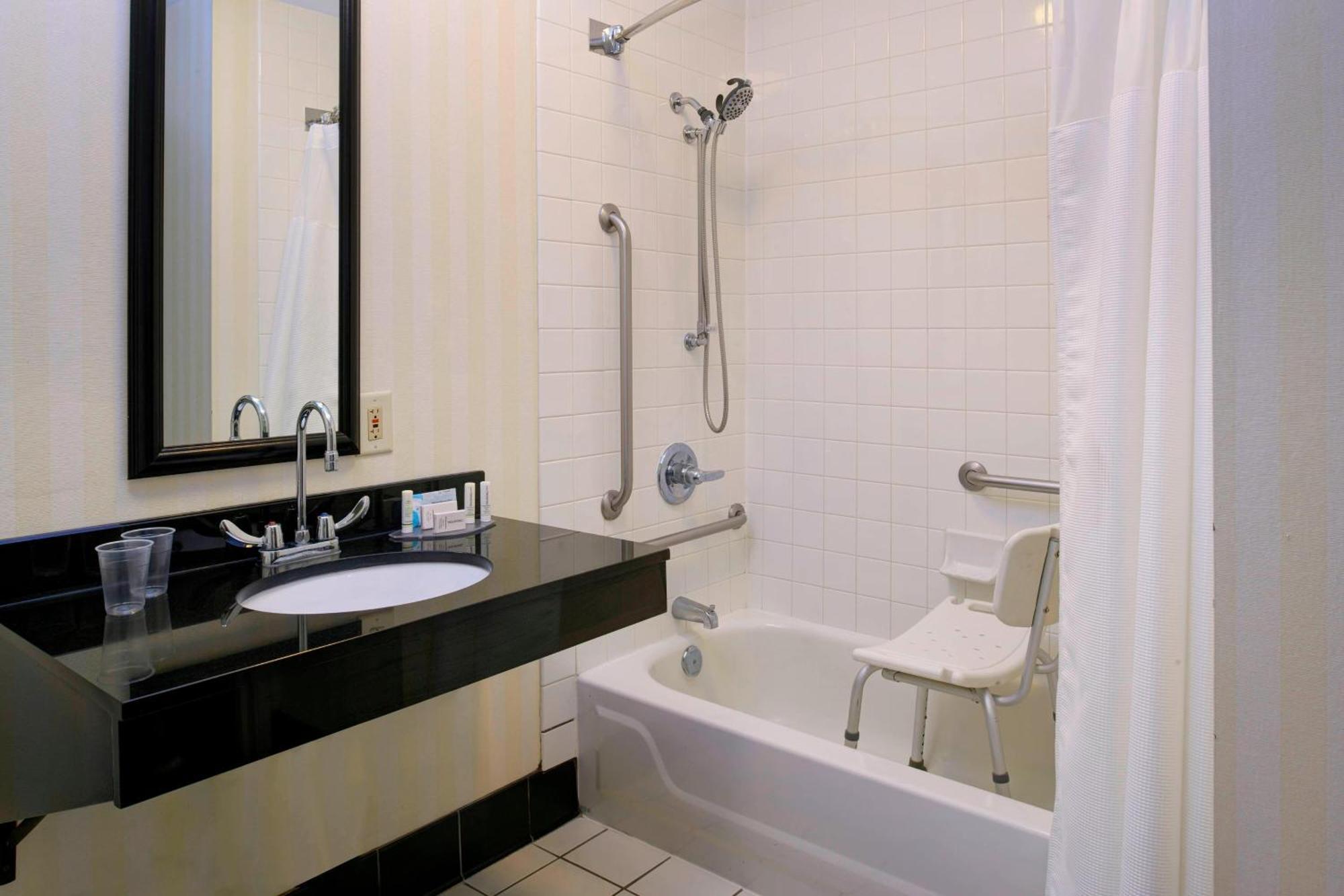 Fairfield Inn By Marriott Richmond New Paris Extérieur photo