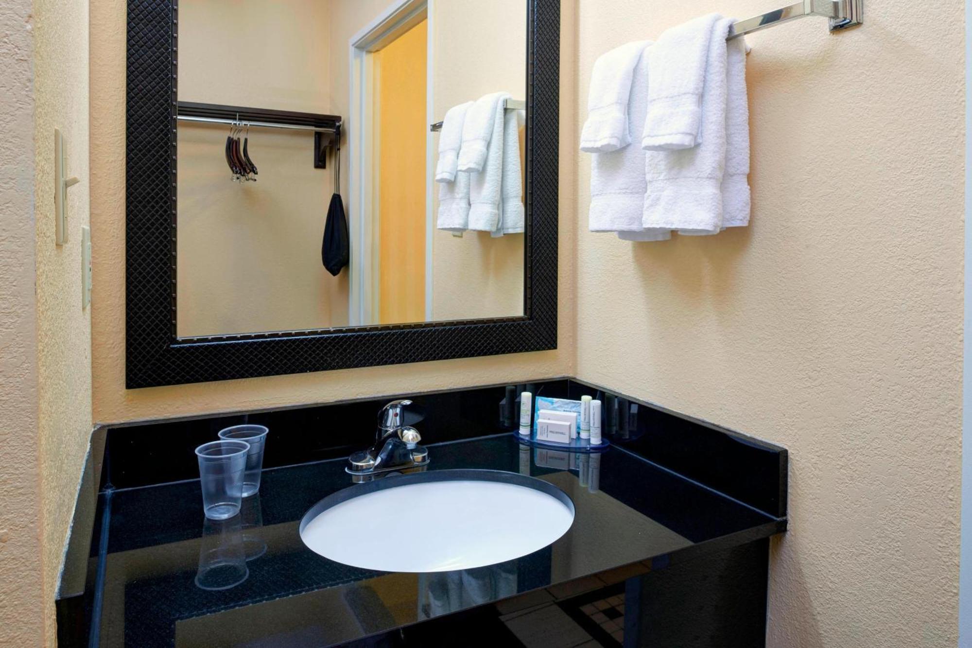 Fairfield Inn By Marriott Richmond New Paris Extérieur photo