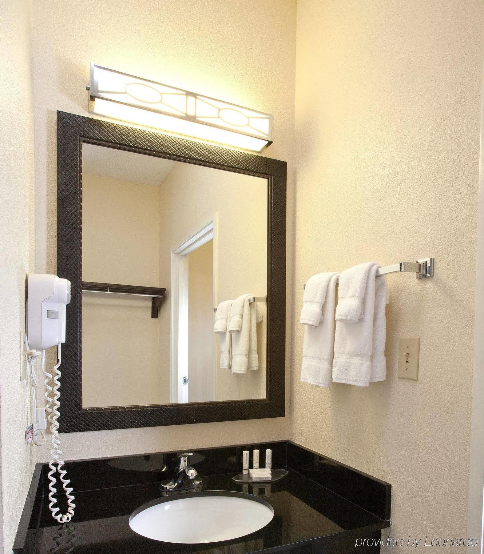Fairfield Inn By Marriott Richmond New Paris Extérieur photo