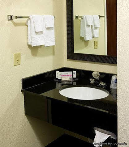 Fairfield Inn By Marriott Richmond New Paris Extérieur photo